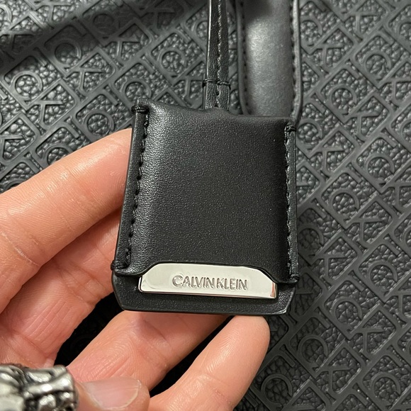 NWT Calvin Klein Large Monogram Logo Print Pebbled Leather Tote Bag In Black - Picture 5 of 8